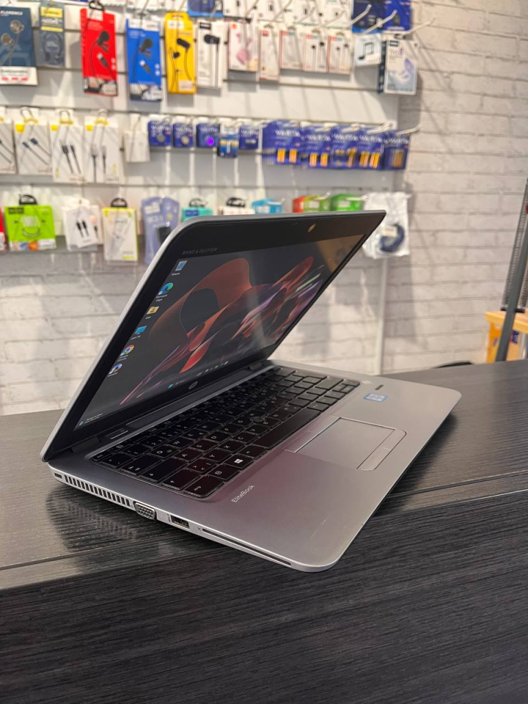 hp elitebook 820 g3 i7 6500u 8 ram 256 ssd intel uhd graphics 620