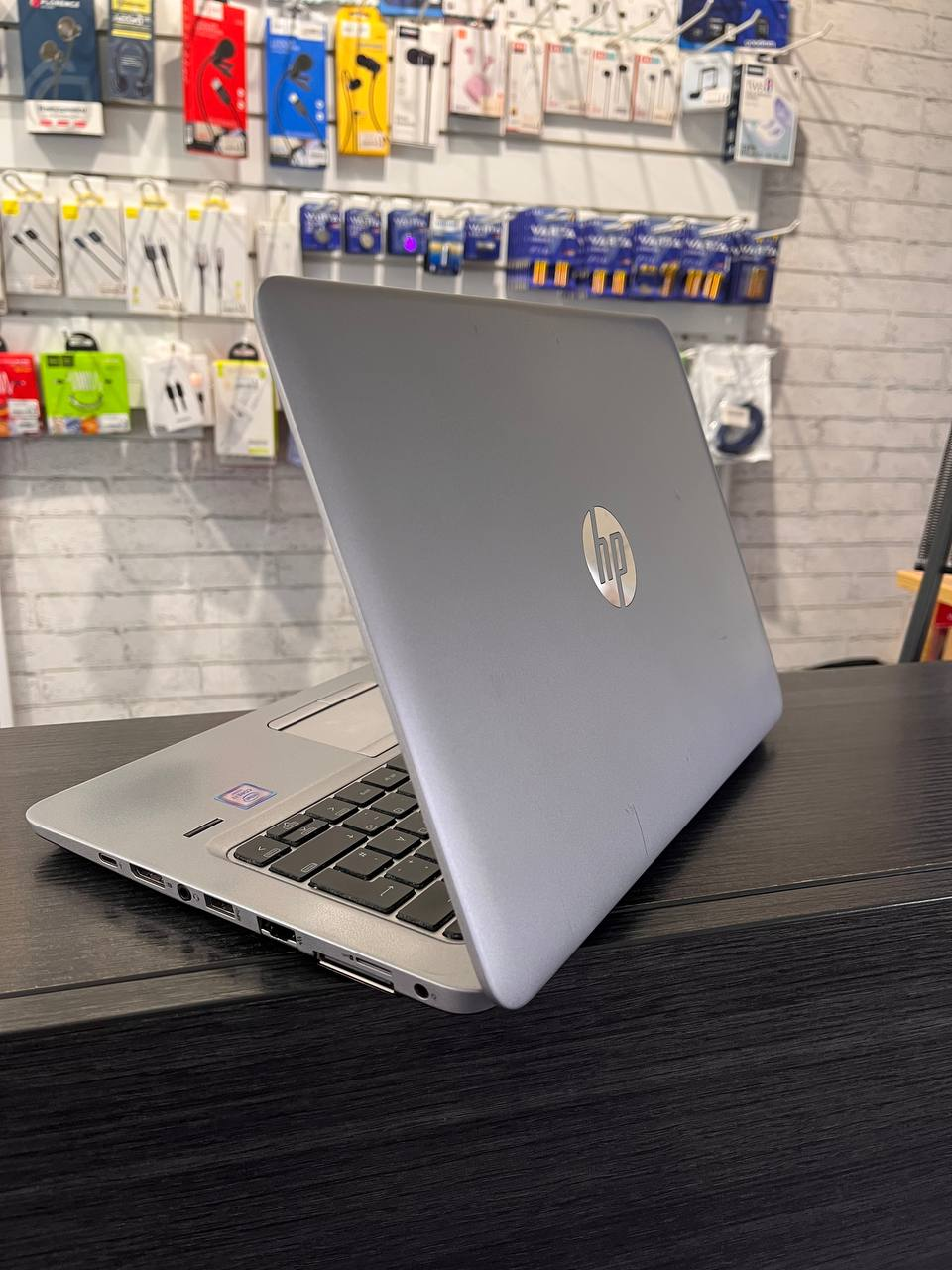 HP EliteBook 820 G3 i7-6500U 8 RAM 256 SSD Intel UHD Graphics 620