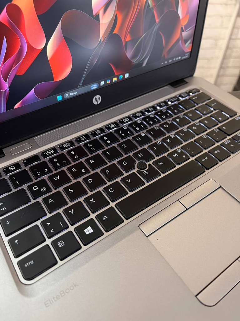 hp elitebook 820 g3 i7 6500u 8 ram 256 ssd intel uhd graphics 620