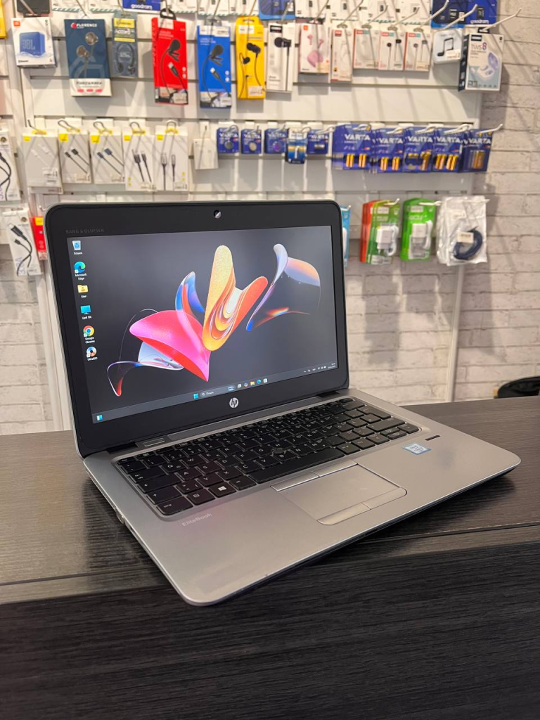 hp elitebook 820 g3 i7 6500u 8 ram 256 ssd intel uhd graphics 620